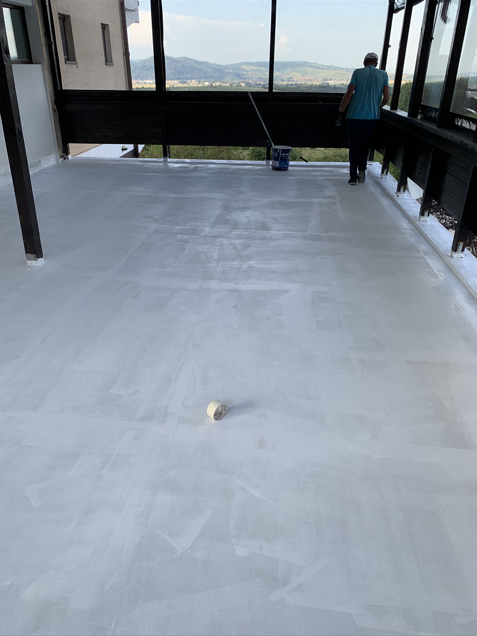 Floor with membrane